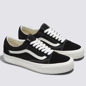 Old Skool Vans in Black Suede